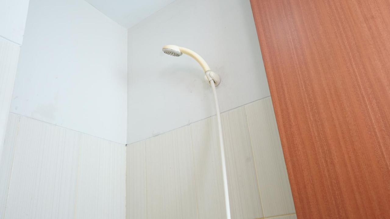 Green Lake View Just Sleep & Cozy Hotel Pondokcabe Hilir Exterior foto